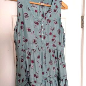 Hinge flowy tank top